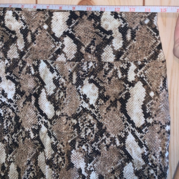 Snake skin pencil skirt- small - Picture 5 of 6